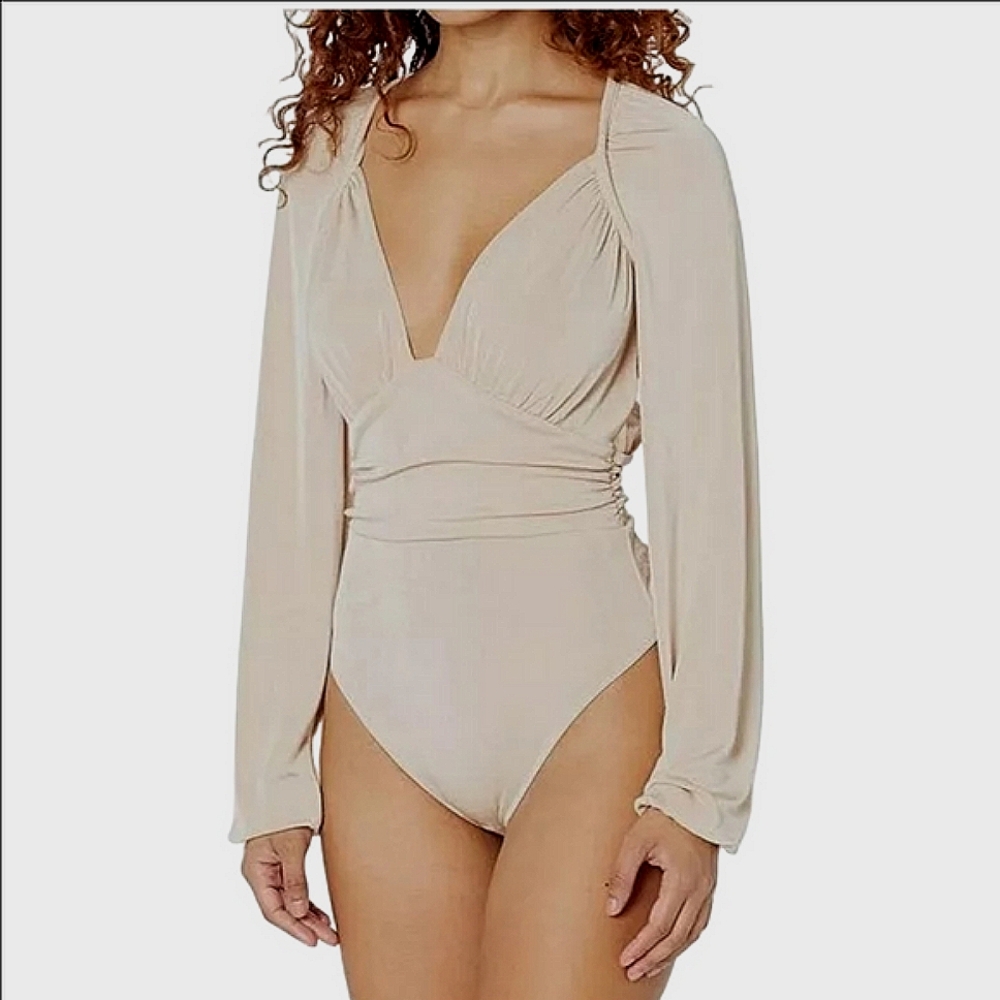 🆕 FREE PEOPLE INTIMATELY LIGHT BEIGE / LONG SLEEVE V-NECK BODYSUIT